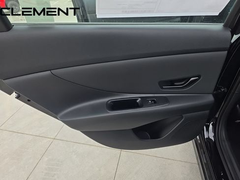 Certified 2025 Hyundai Elantra Sport FWD image 30