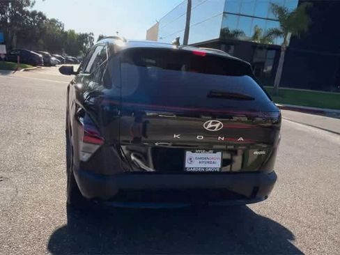 Certified 2025 Hyundai Kona SEL image 7