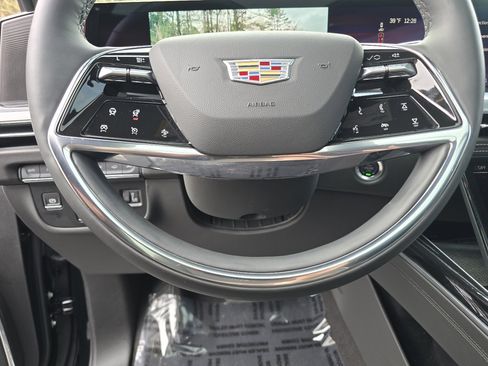 Used 2025 Cadillac Escalade ESV Sport w/ Touring Package image 43