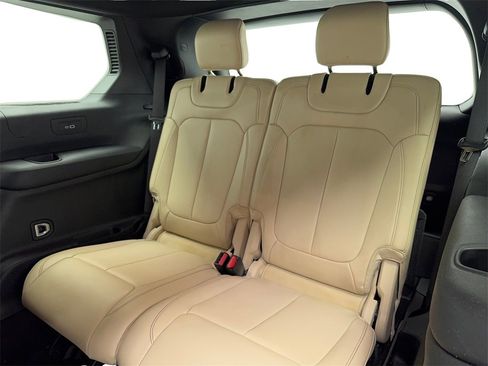 Used 2024 Jeep Grand Cherokee L Limited w/ Black Appearance Package image 43