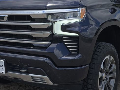 Used 2023 Chevrolet Silverado 1500 High Country w/ Technology Package AWD/4WD image 10