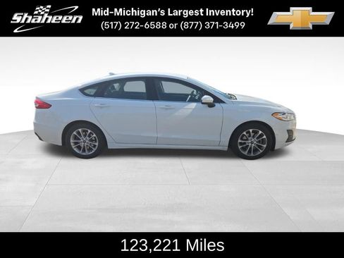 Used 2020 Ford Fusion SE FWD image 2