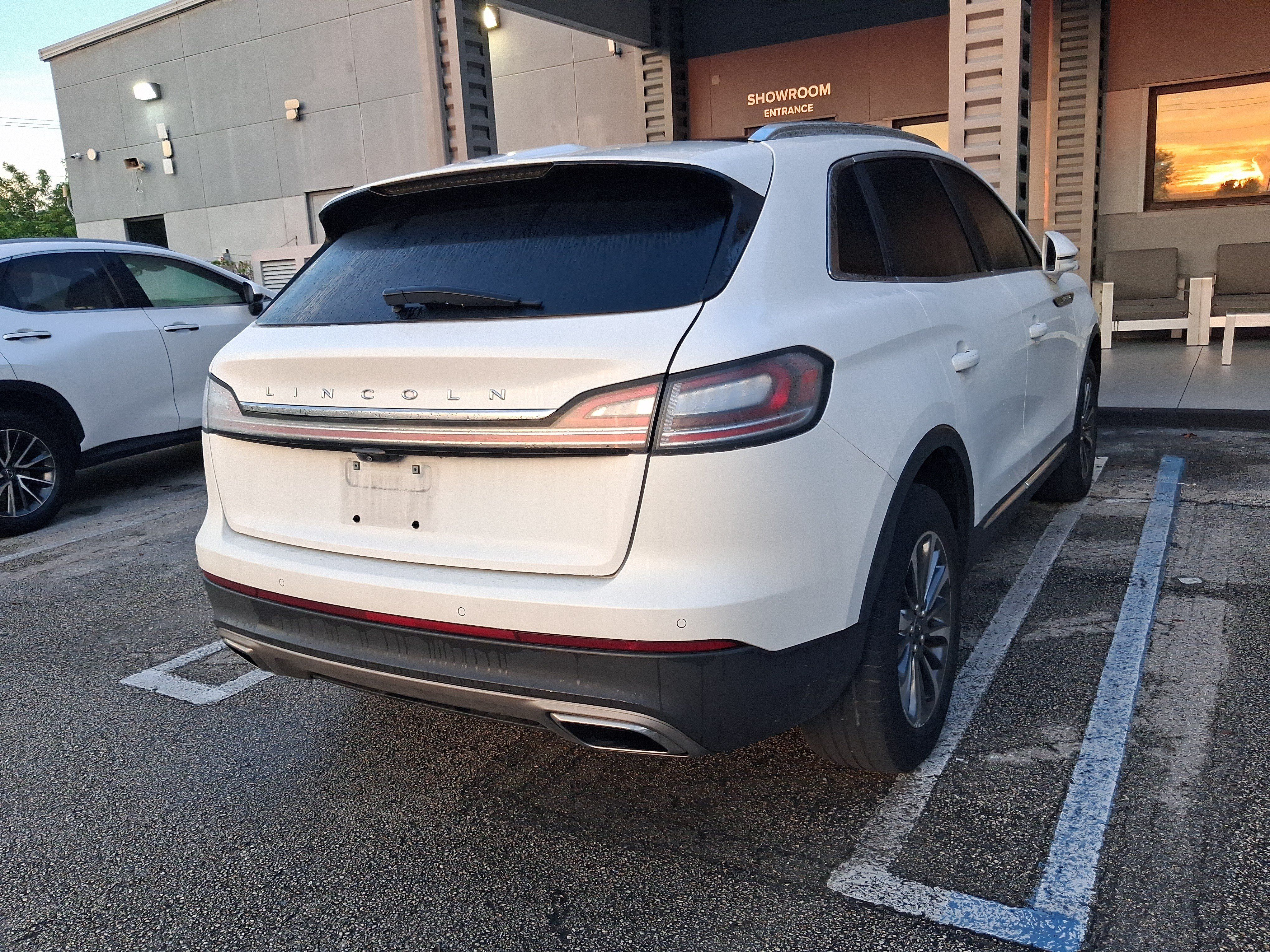 Used 2022 Lincoln Nautilus Reserve FWD image 4