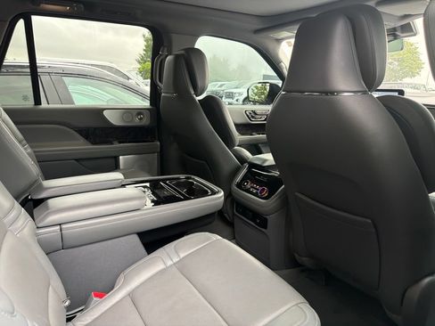 Used 2020 Lincoln Navigator Reserve w/ Luxury Package AWD/4WD image 6