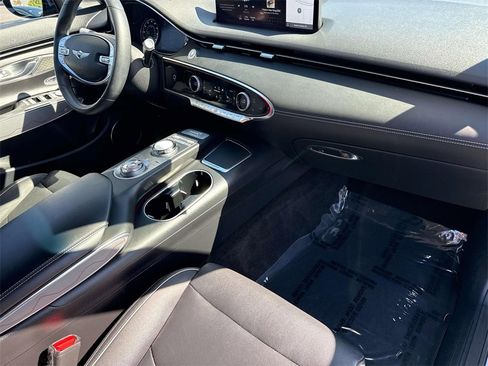 Used 2022 Genesis GV70 2.5T w/ Advanced Package image 21