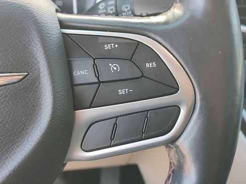 Used 2020 Chrysler Pacifica Touring-L Plus FWD image 22