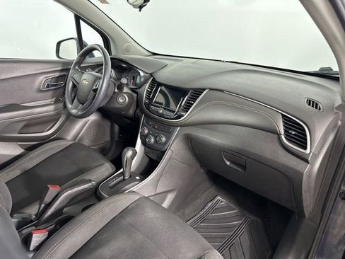 Used 2018 Chevrolet Trax LS w/ LPO, Protection Package FWD image 24