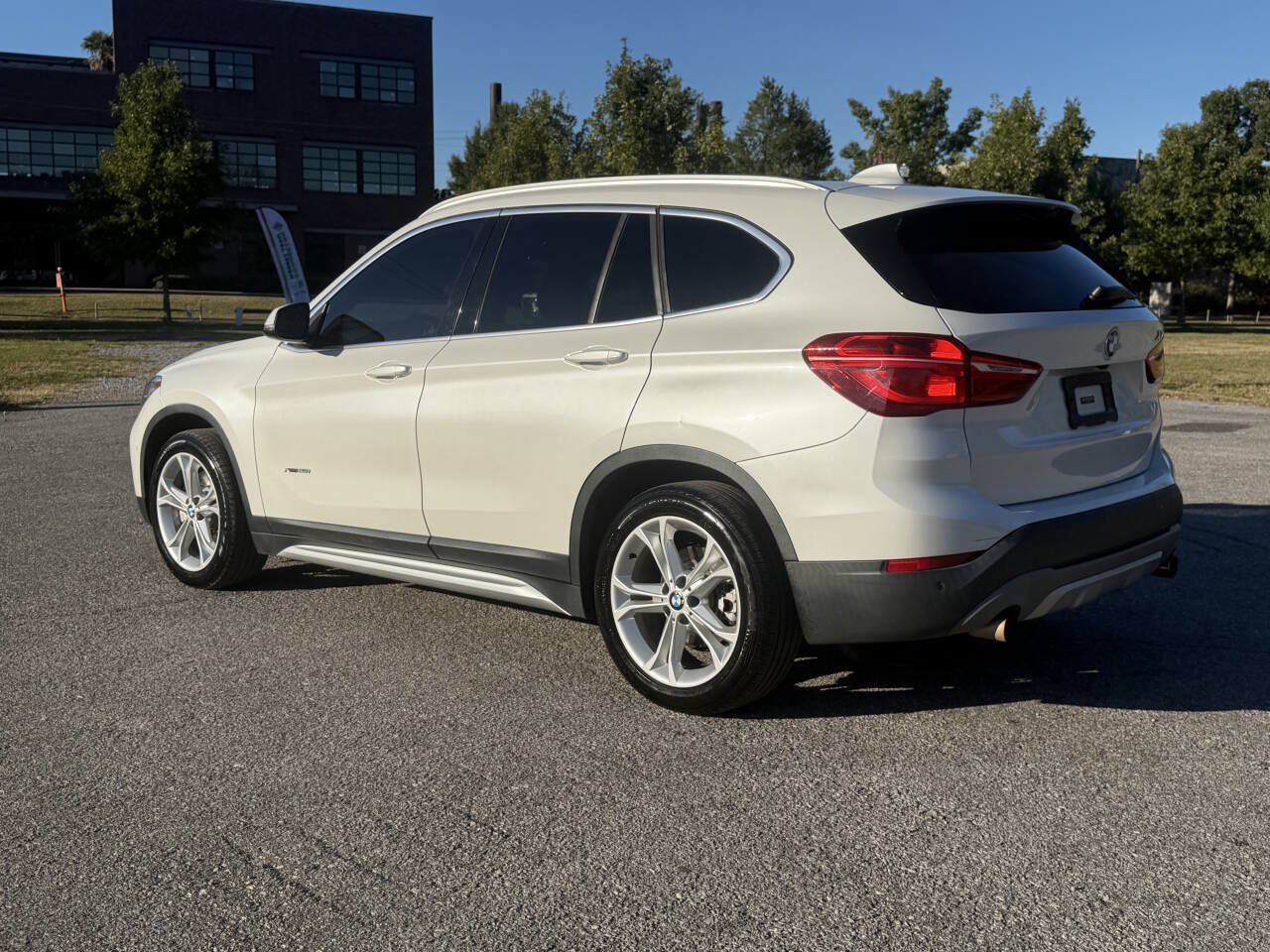 Used 2017 BMW X1 xDrive28i AWD/4WD image 7