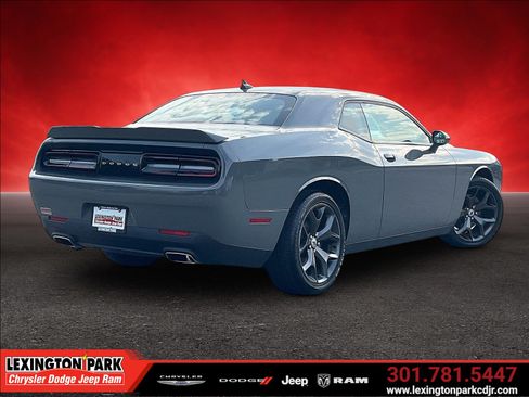 Used 2019 Dodge Challenger SXT w/ Plus Package RWD image 5