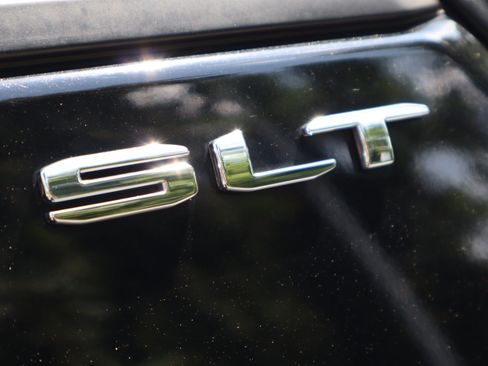 Used 2024 GMC Terrain SLT AWD/4WD image 48