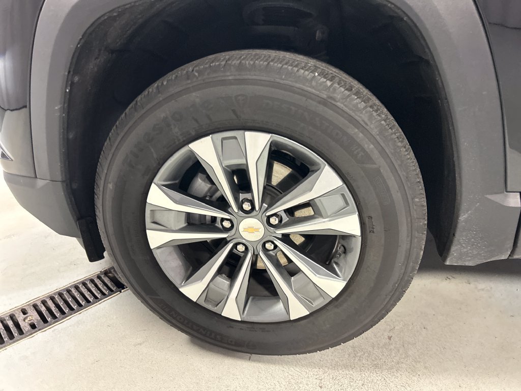 Used 2026 Chevrolet Equinox LT FWD image 9