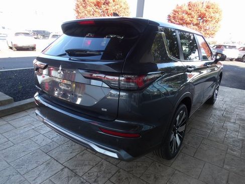 New 2025 Mitsubishi Outlander SE image 7