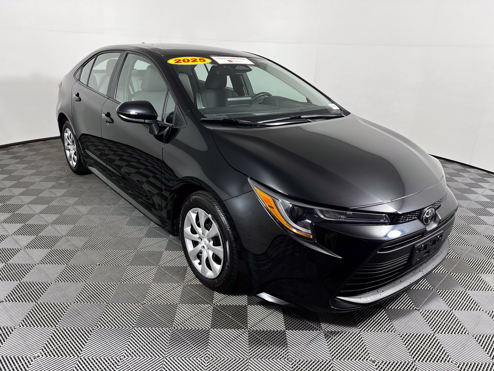 Certified 2025 Toyota Corolla LE FWD image 3