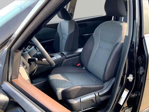 Used 2021 Nissan Rogue S FWD image 8