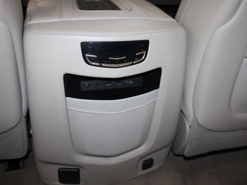 Used 2017 Cadillac Escalade Luxury AWD/4WD image 16