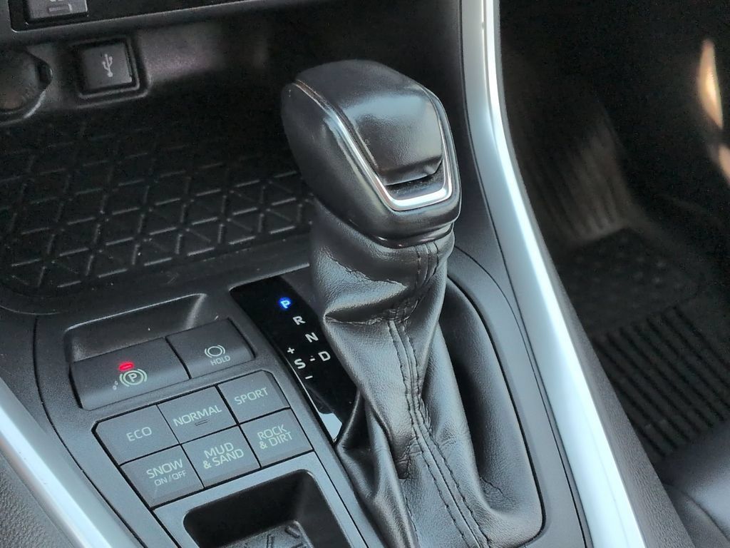 Used 2021 Toyota RAV4 XLE Premium AWD/4WD image 27