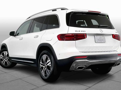 New 2025 Mercedes-Benz GLB 250 4MATIC image 4