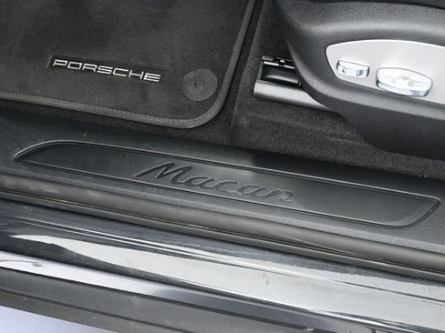 Certified 2025 Porsche Macan image 16
