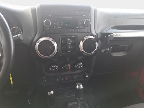 Used 2017 Jeep Wrangler Unlimited Sahara AWD/4WD image 19