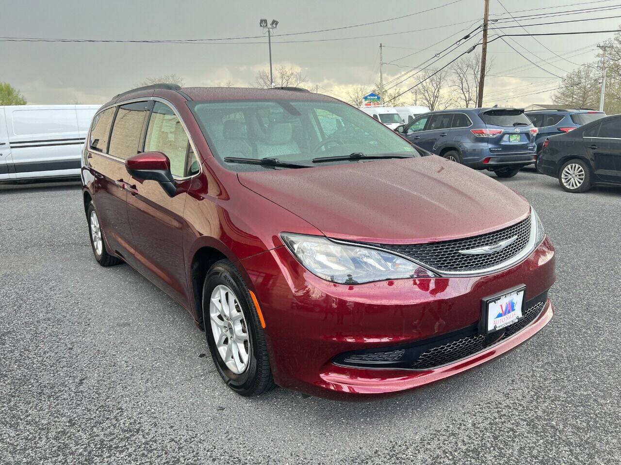 Used 2021 Chrysler Voyager Lxi FWD image 4