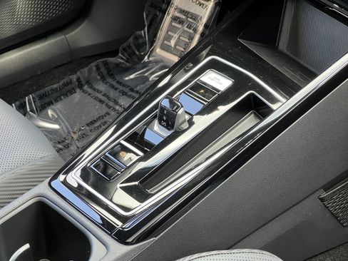 Used 2024 Volkswagen Golf R AWD/4WD image 32