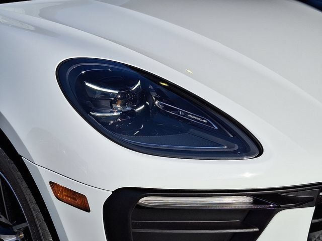 Certified 2026 Porsche Macan AWD/4WD image 11