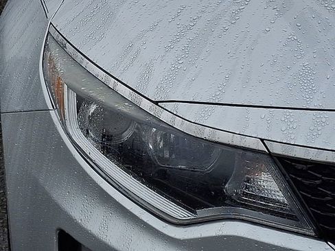 Used 2018 Kia Optima LX w/ 17" Alloy Wheels Package image 9