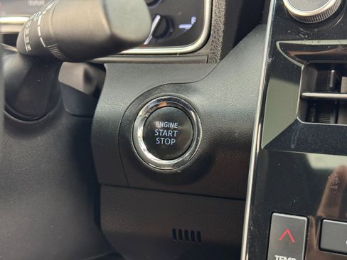 Used 2019 Toyota Avalon XLE w/ Moonroof Package image 22