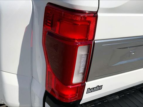 Used 2022 Ford F350 Platinum w/ FX4 Off-Road Package AWD/4WD image 24