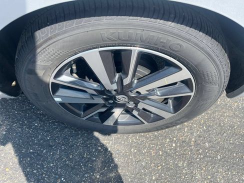 Used 2025 Nissan Versa SV FWD image 29