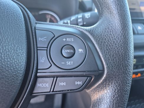 Used 2025 Toyota RAV4 XLE AWD/4WD image 27