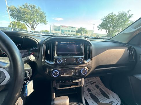Used 2021 Chevrolet Colorado LT w/ Safety Package RWD image 9