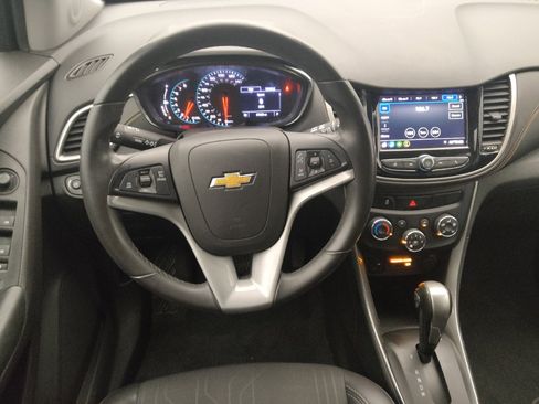 Used 2020 Chevrolet Trax LT w/ LT Convenience Package image 22