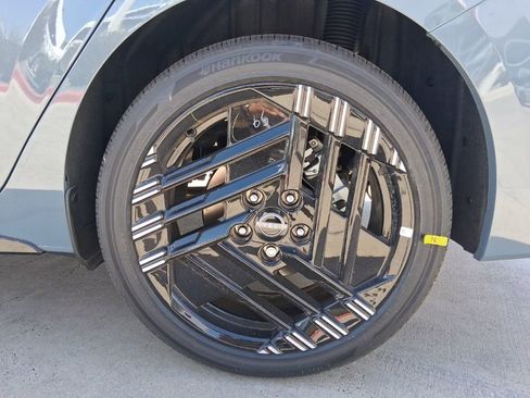 New 2026 Nissan Sentra SR w/ Floor Mat Package FWD image 31