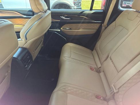 Used 2025 Jeep Grand Cherokee Summit AWD/4WD image 30
