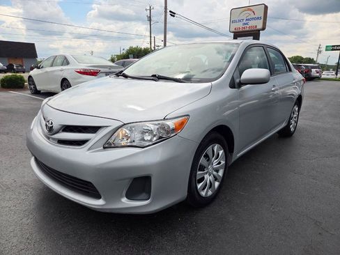 Used 2012 Toyota Corolla LE FWD image 2