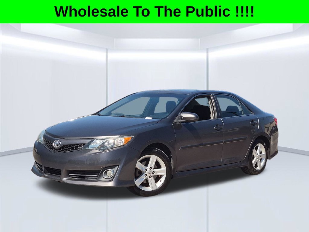 Used 2014 Toyota Camry SE w/ Moonroof Package FWD image 1