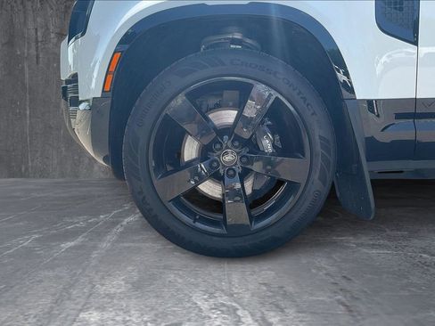 Used 2025 Land Rover Defender 110 V8 image 32