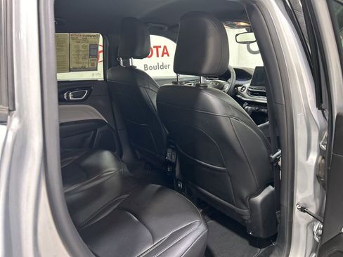 Used 2025 Jeep Compass Limited image 15