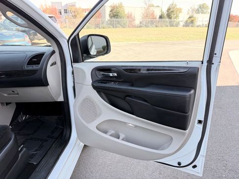 Used 2016 Dodge Grand Caravan SE w/ Quick Order Package 29E SE image 22