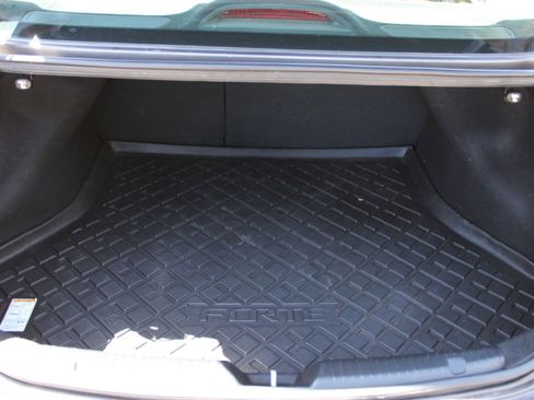 Used 2017 Kia Forte LX image 27