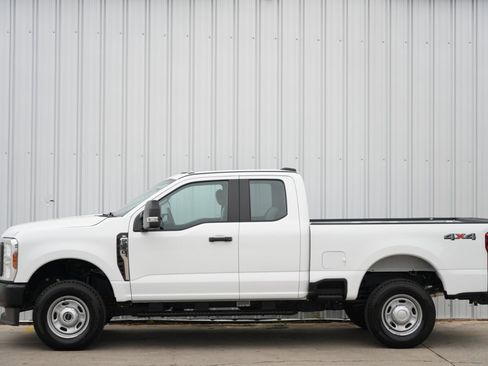 Used 2024 Ford F350 XL w/ Snow Plow Prep Package image 37