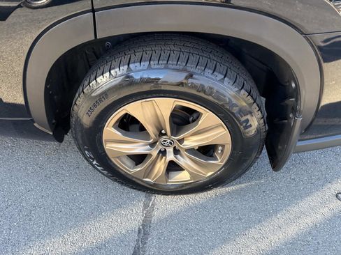 Used 2023 Toyota Highlander Bronze Edition image 13