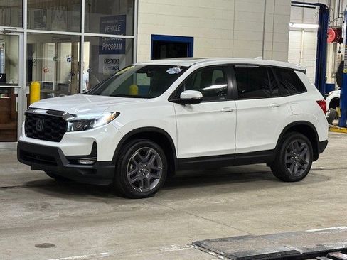 Used 2023 Honda Passport EX-L image 2