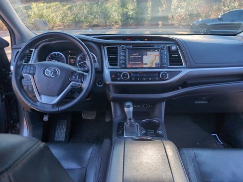 Used 2019 Toyota Highlander Limited image 16