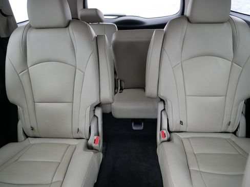 Used 2019 Buick Enclave Essence image 13