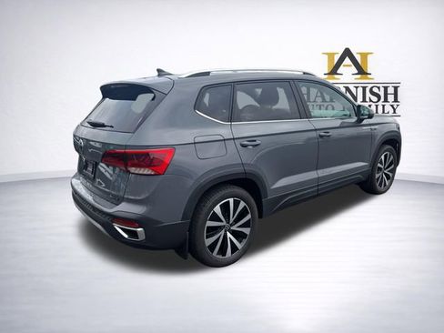 Certified 2023 Volkswagen Taos SE w/ Panoramic Sunroof Package image 7