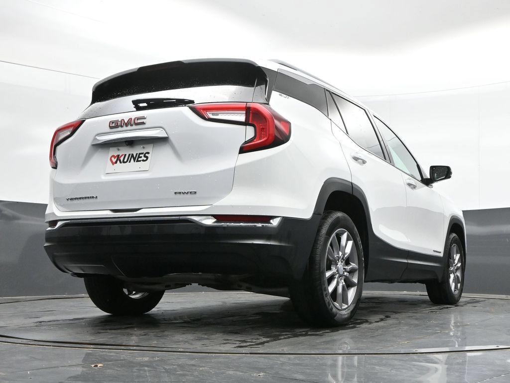 Used 2024 GMC Terrain SLT AWD/4WD image 38