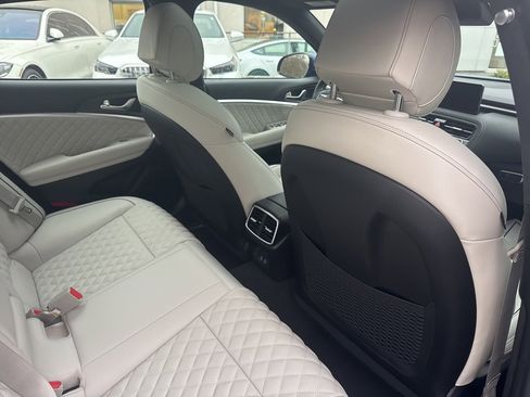 Used 2025 Genesis G70 3.3T Advanced w/ Sport Prestige Package image 21