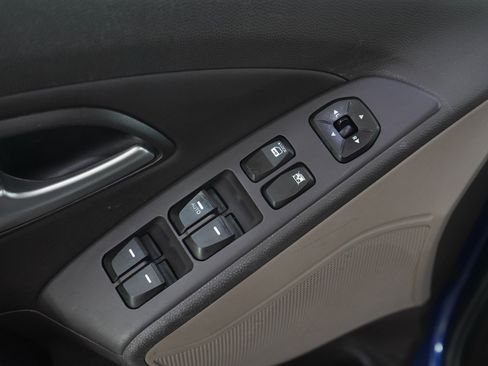 Used 2013 Hyundai Tucson Limited w/ Premium Pkg AWD/4WD image 19